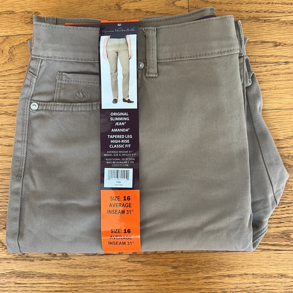 Women's Gloria Vanderbilt Amanda Jeans NWT Size: 16 Color: Tan